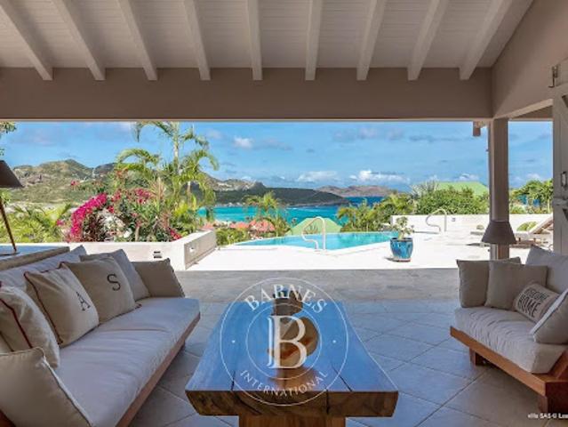 Villa avec piscine et terrasse