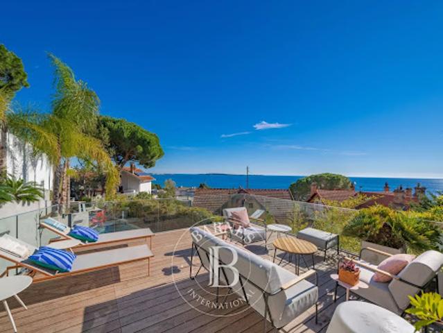 Villa avec piscine en bord de mer