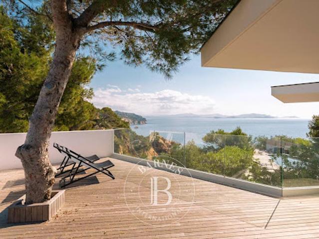 Villa avec piscine et terrasse