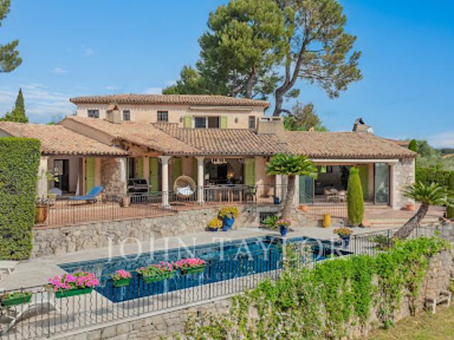 Villa avec piscine et terrasse