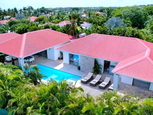 Villa avec piscine et terrasse