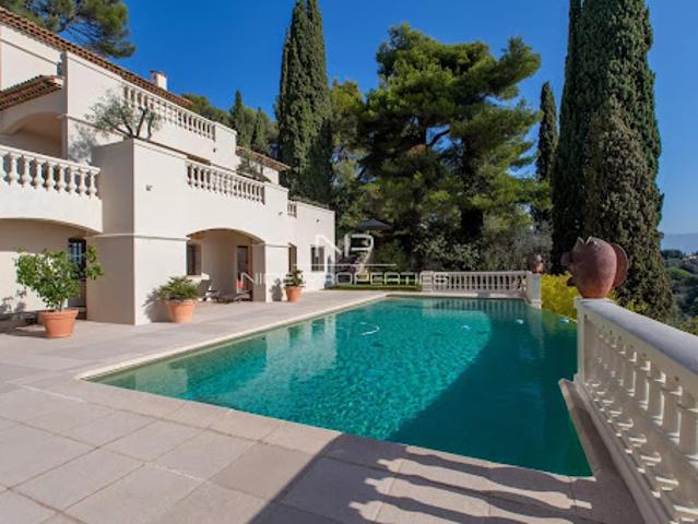 Villa avec piscine et terrasse