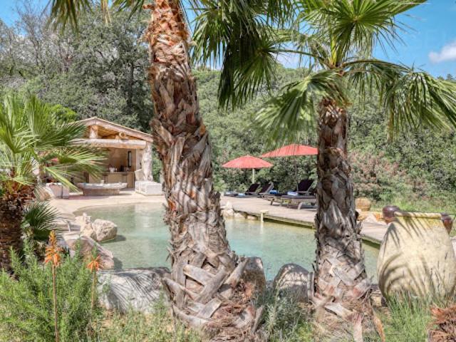 Villa avec piscine et terrasse