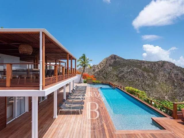 Villa avec piscine et terrasse