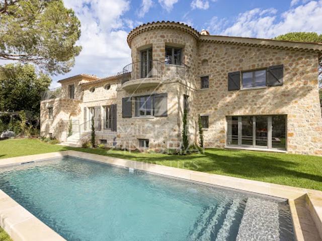 Villa avec piscine et terrasse