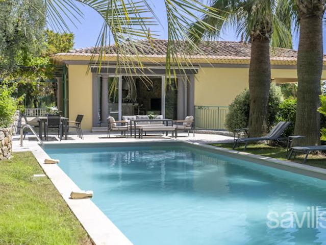 Villa avec piscine et terrasse