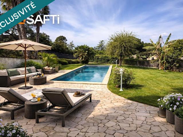 Villa avec piscine et terrasse
