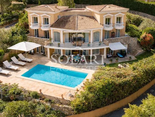 Villa avec piscine et terrasse