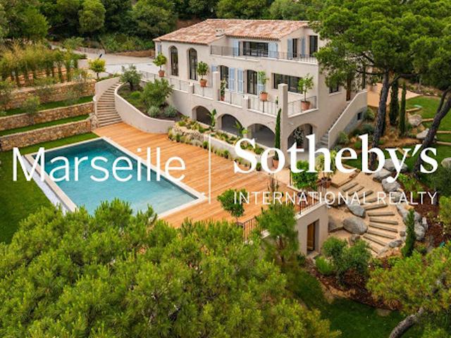 Villa avec piscine et terrasse