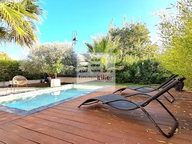 Villa avec piscine et terrasse