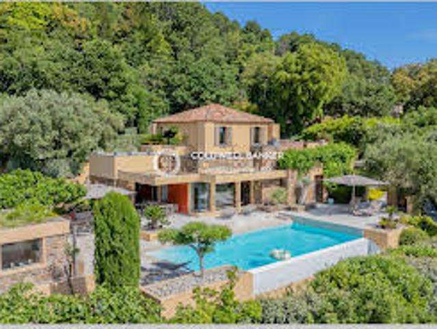 Villa avec piscine et terrasse