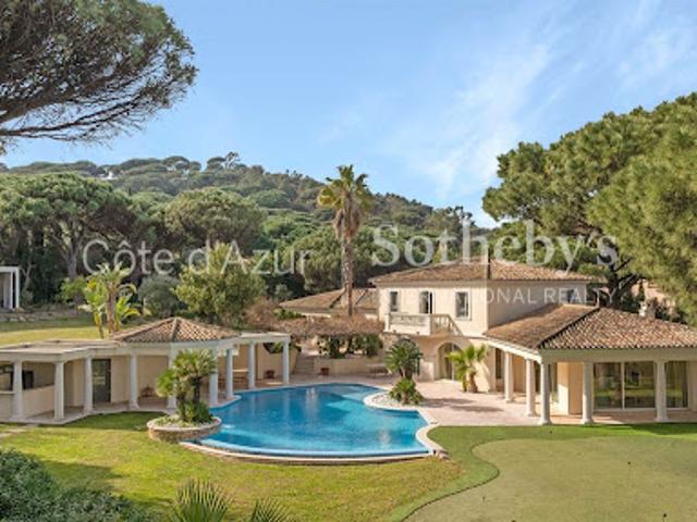 Villa avec piscine et terrasse