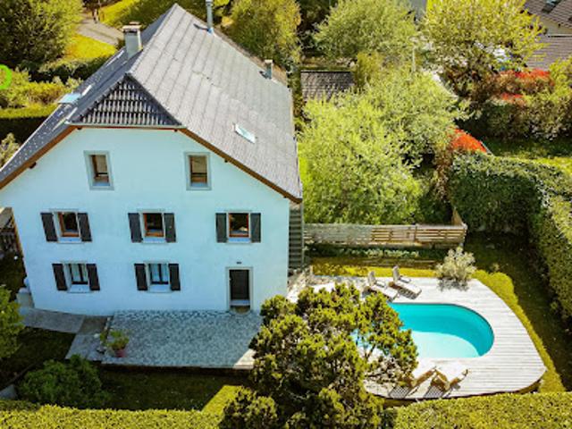 Villa avec piscine et terrasse
