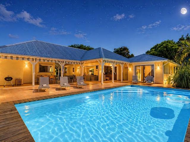 Villa avec piscine et terrasse