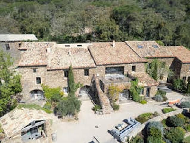 Villa avec piscine et terrasse