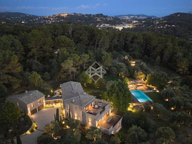 Villa avec piscine et terrasse