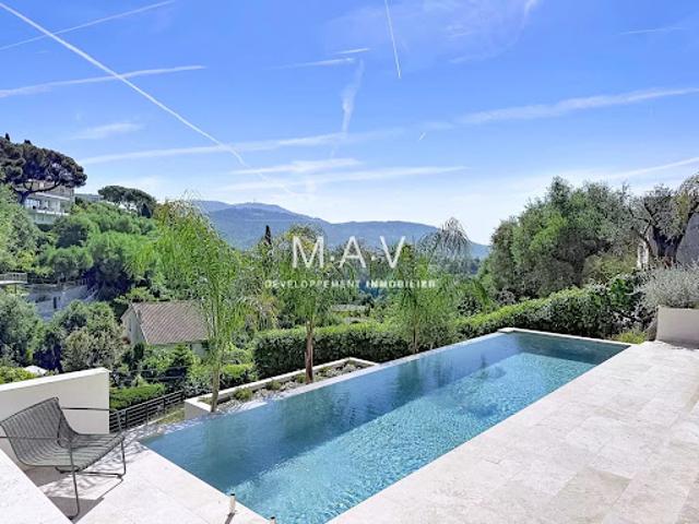 Villa avec piscine et terrasse