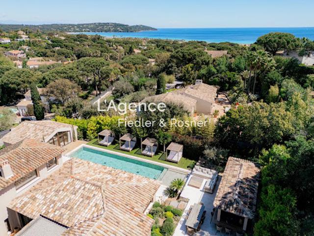 Villa avec piscine et terrasse