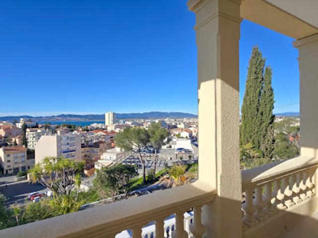Villa avec piscine et terrasse