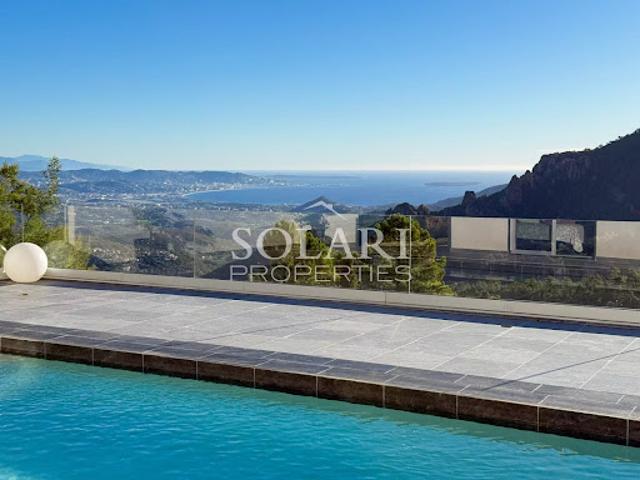 Villa avec piscine et terrasse