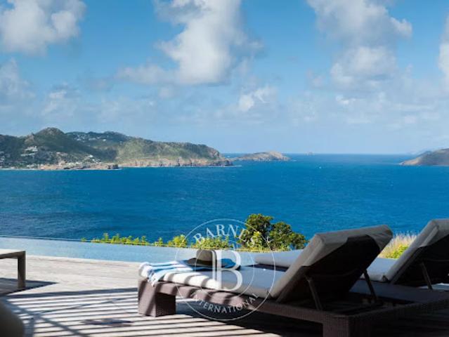 Villa avec piscine et terrasse