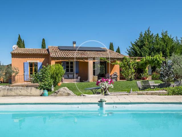 Villa avec piscine et terrasse