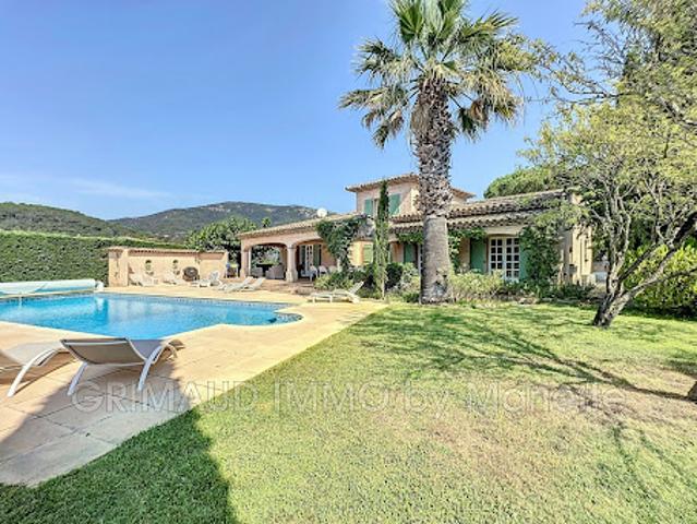 Villa avec piscine et terrasse