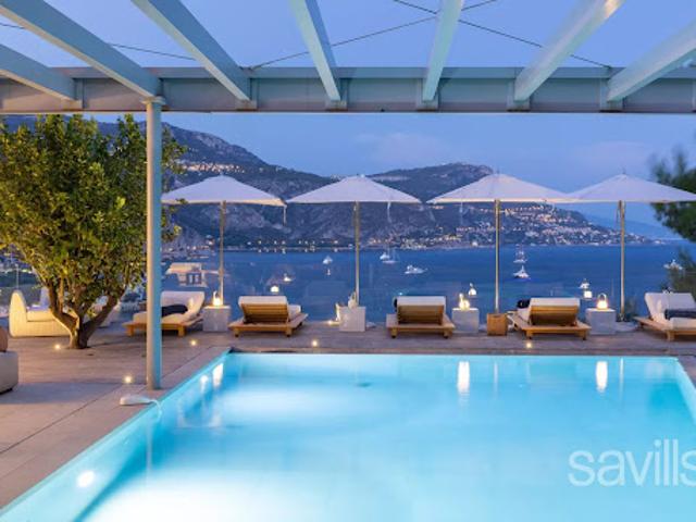 Villa avec piscine et terrasse