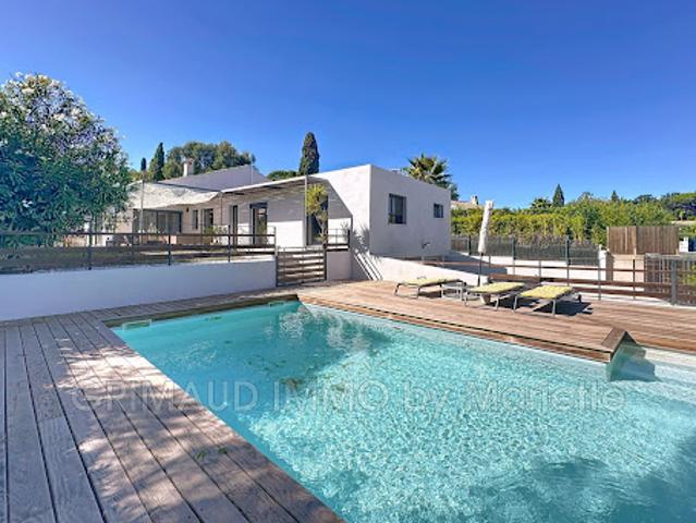Villa avec piscine et terrasse