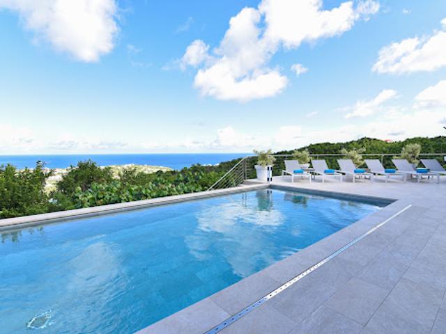 Villa avec piscine et terrasse