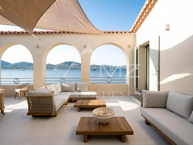 Villa avec piscine et terrasse