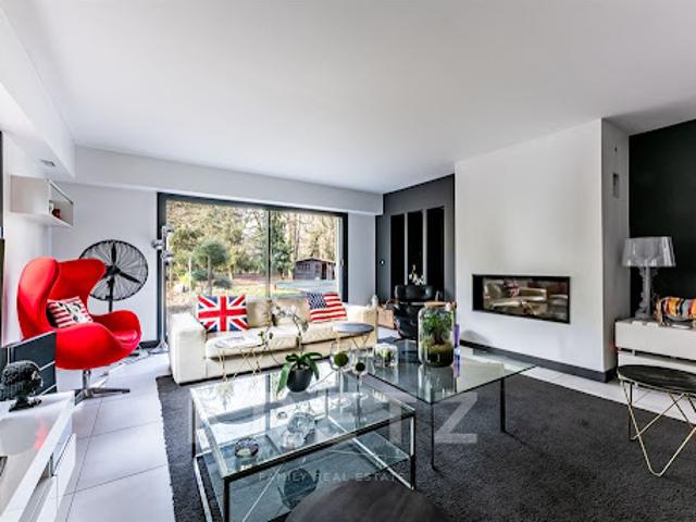 Villa avec piscine et terrasse