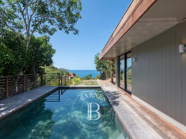 Villa avec piscine et terrasse