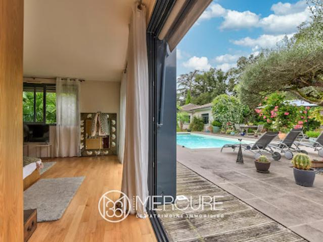 Villa avec piscine et terrasse