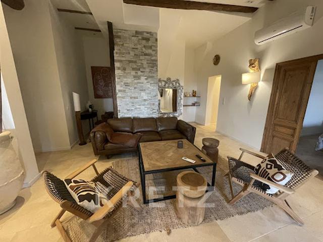 Villa avec piscine et terrasse
