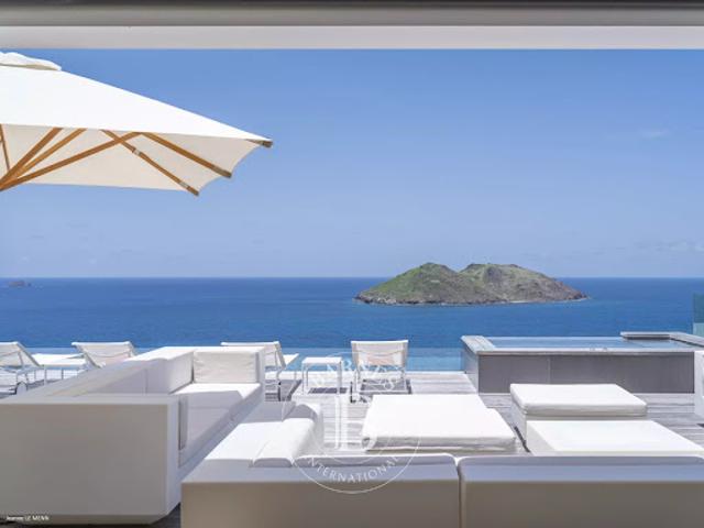 Villa avec piscine et terrasse