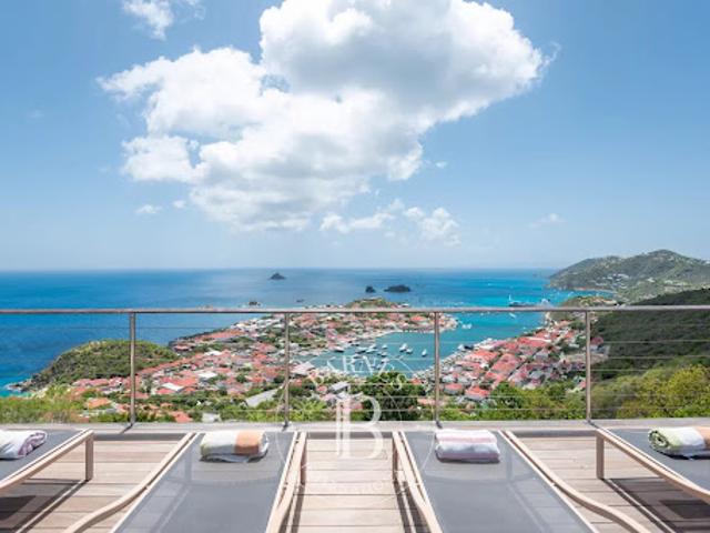 Villa avec piscine et terrasse