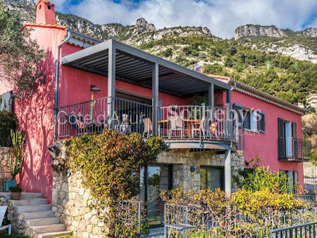 Villa avec piscine et terrasse