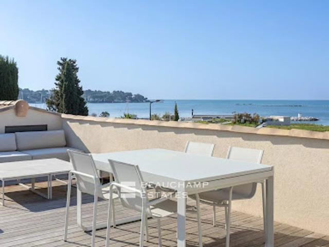 Villa avec piscine et terrasse