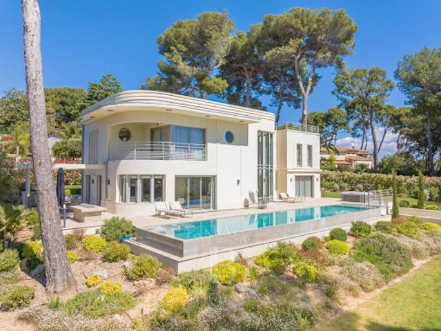 Villa avec piscine et terrasse