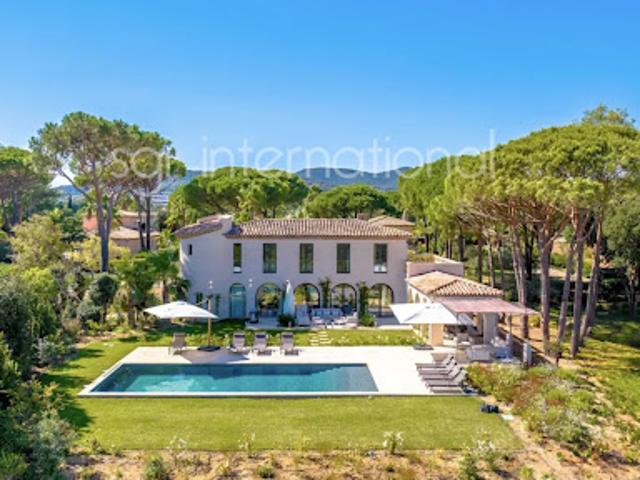 Villa avec piscine et terrasse