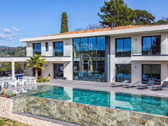 Villa avec piscine et terrasse