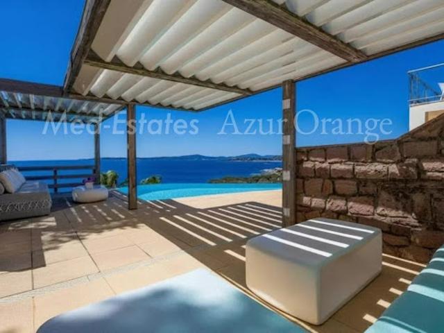 Villa avec piscine et terrasse