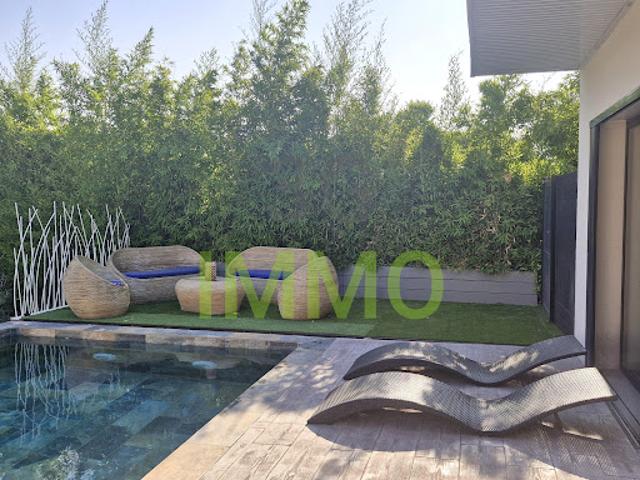 Villa avec piscine et terrasse