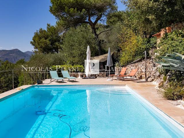 Villa avec piscine et terrasse