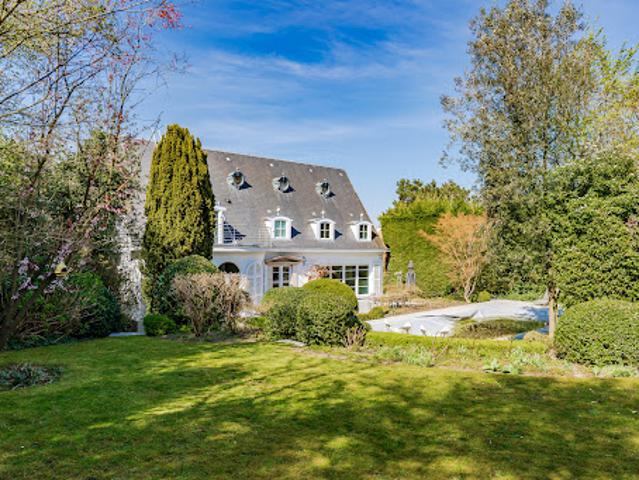 Villa avec piscine et terrasse
