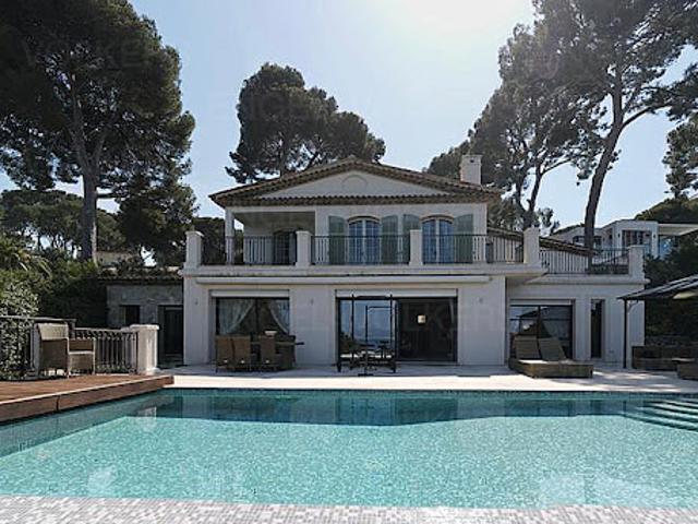 Villa avec piscine et terrasse