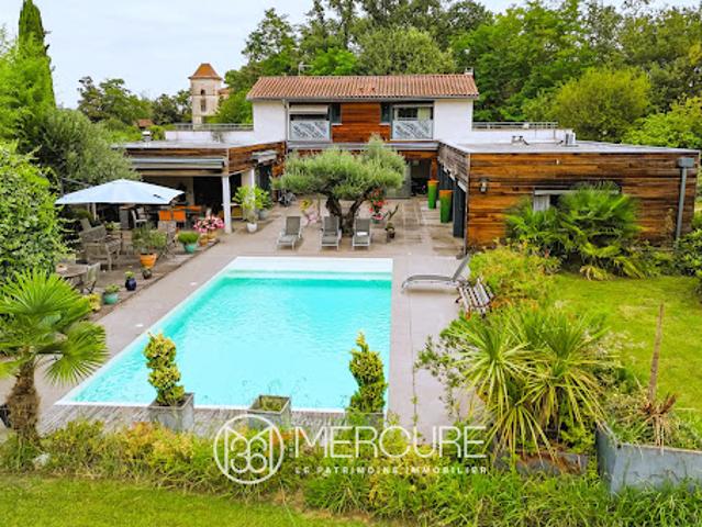Villa avec piscine et terrasse