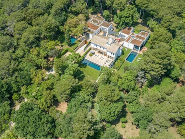 Villa avec piscine et terrasse