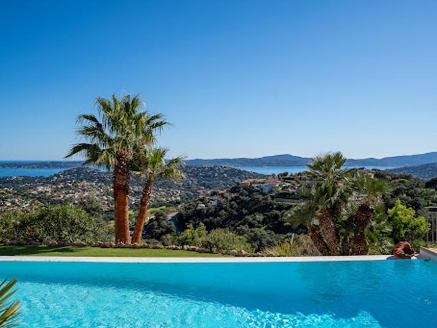 Villa avec piscine et terrasse
